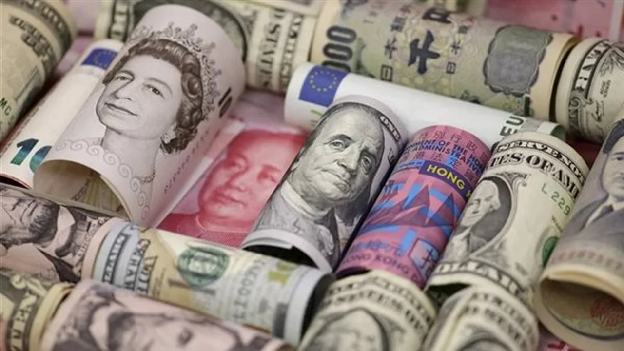 تحديثات الصرف.. تباين أسعار اليورو والعملات الأجنبية في البنوك المصرية اليوم الاثنين